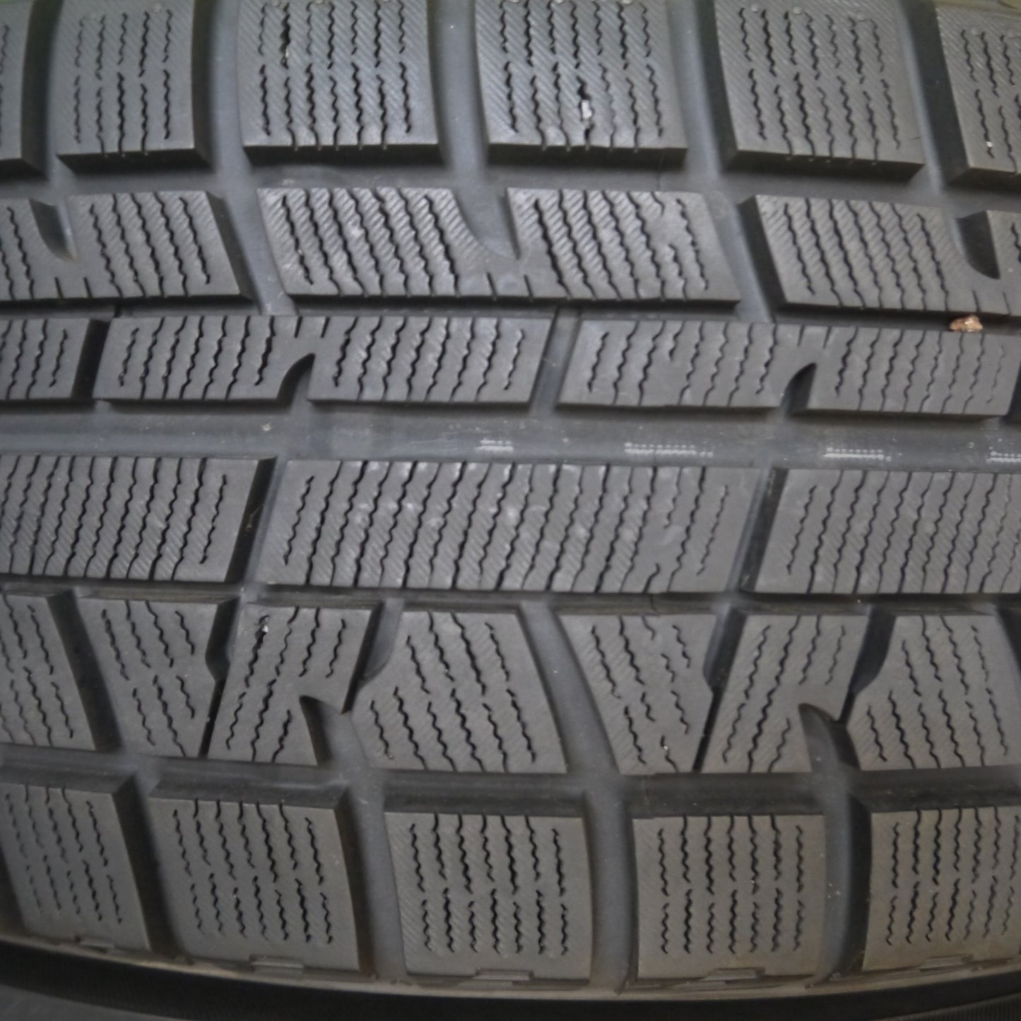 *送料無料* バリ溝！9.5分以上★スタッドレス 215/65R16 ヨコハマ アイスガード iG50 プラス 16インチ エスティマ アルファード CH-R ヤリスクロス 等★4042212Hスタ