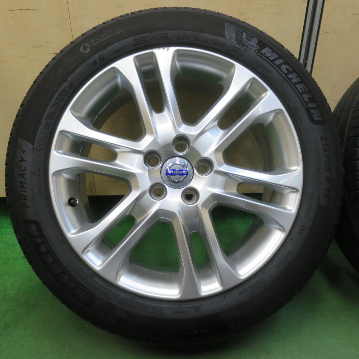 キレイ！21年★ボルボ XC60 純正 215/55R18 ミシュラン プライマシー4 18インチ VOLVO PCD108/5H★5101611イノ