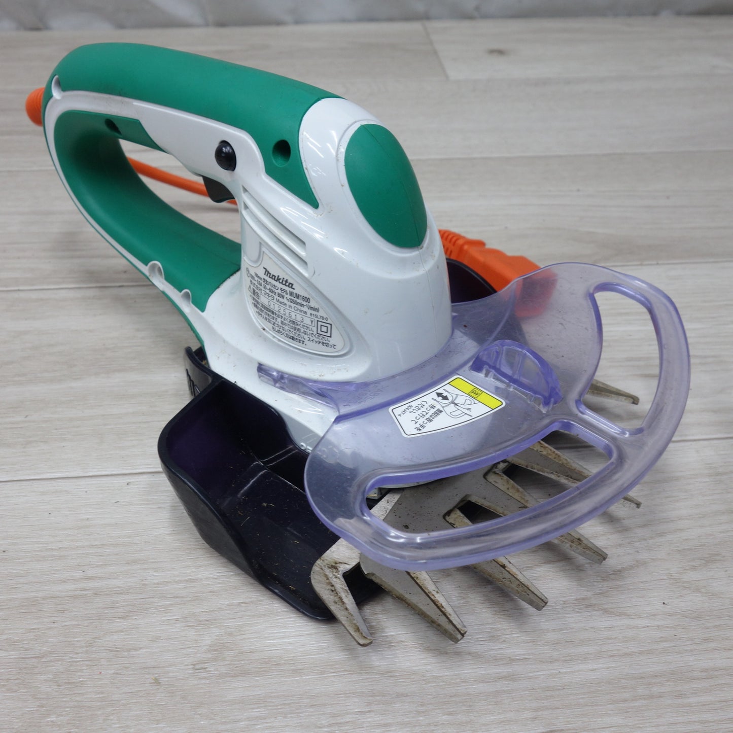 [送料無料] キレイ◆マキタ 160mm 芝生 バリカン MUM1600 コード式 芝刈り機 芝刈機 100V makita◆
