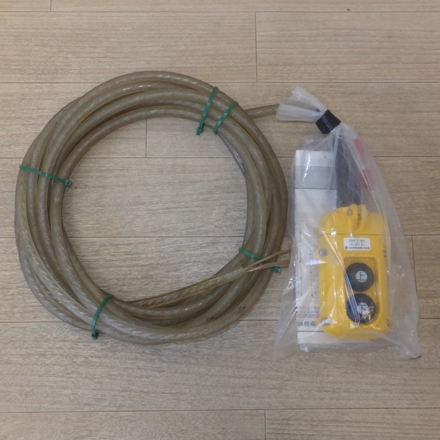 [送料無料] 未使用★新晃電機 クレーン・ホイスト操作用 押釦スイッチ SBN-2-WZ AC250V 3A★