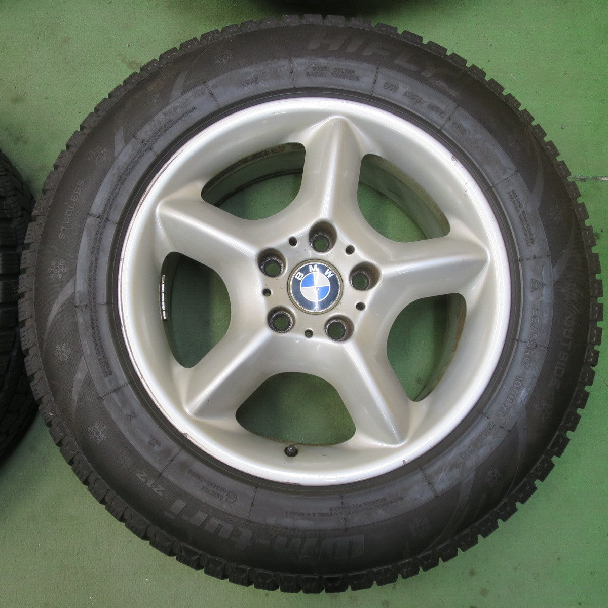 バリ溝！9分★BMW X5 純正 235/65R17 スタッドレス ハイフライ Win-turi 212 17インチ PCD120/5H★6032308イス