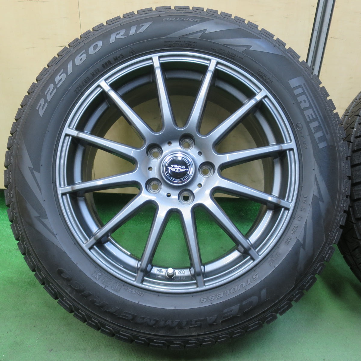 超バリ溝！キレイ！9.5分以上★スタッドレス 225/60R17 ピレリ アイスアシンメトリコ TEAD テッド 17インチ PCD114.3/5H★5110709イス