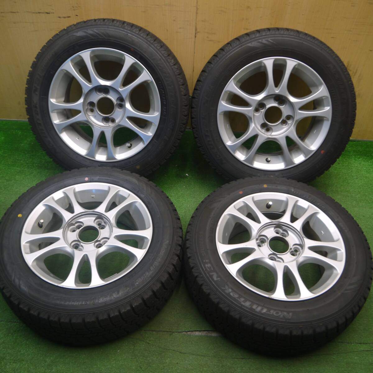 バリ溝！ほぼ10分★スタッドレス 175/65R14 オートバックス ノーストレック N3i 社外 アルミ 14インチ PCD 100 114.3/4H マルチ★5021706Hス