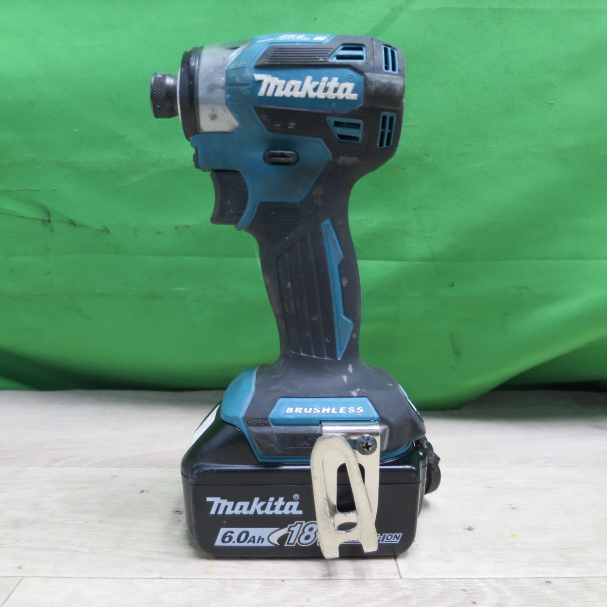 [送料無料] ☆マキタ 充電式 インパクト ドライバ 18V 6.0Ah TD173D バッテリー 付き 電動 工具☆