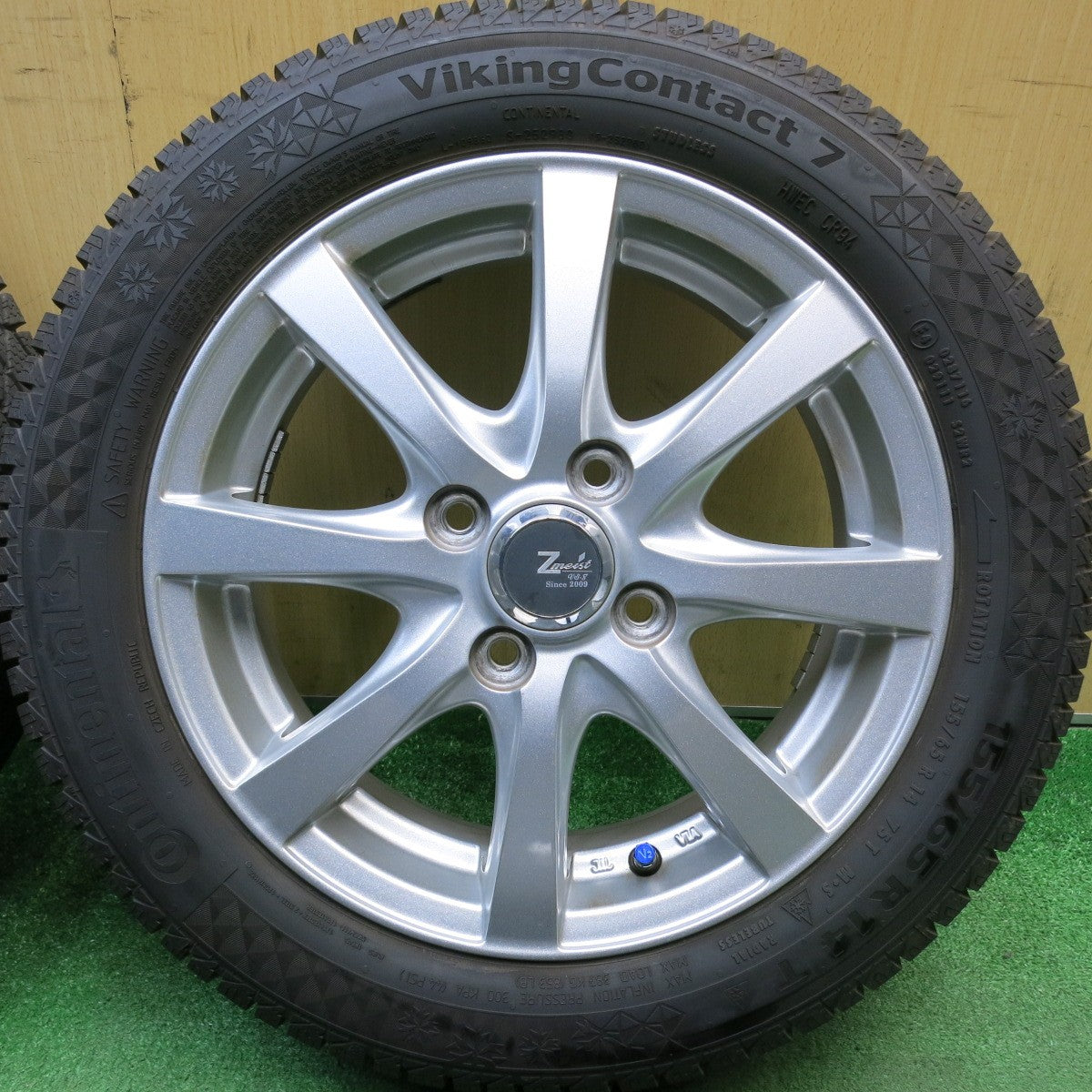 バリ溝！24年！キレイ！9.5分以上★スタッドレス 155/65R14 コンチネンタル バイキングコンタクト7 Zmeist VS-8 14インチ PCD100/4H★6032901HAス