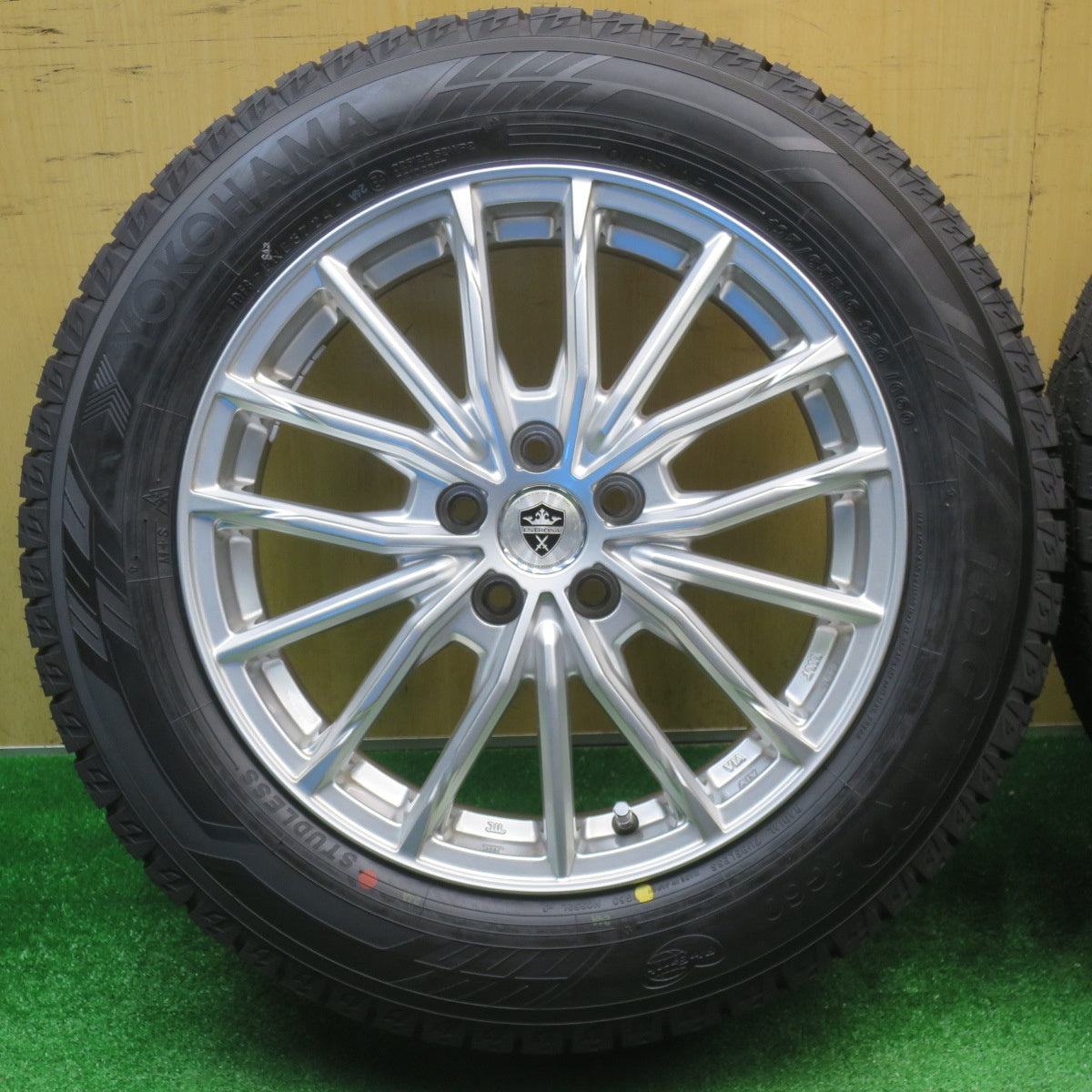 未使用！24年！キレイ★ライズ ロッキー 等 195/65R16 スタッドレス ヨコハマ アイスガード iG60 ESTROSA エステローザ 16インチ PCD100/5H★5110601NJス