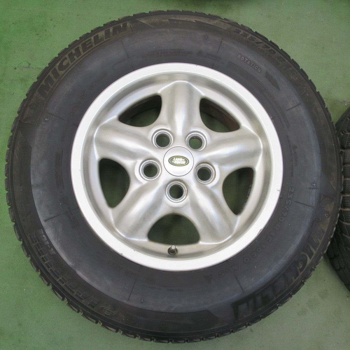 バリ溝！9分◎ランドローバー ディスカバリー 純正 235/70R16 スタッドレス ミシュラン LATITUDE X-ICE 16インチ PCD120.65/5H◎6061204イス