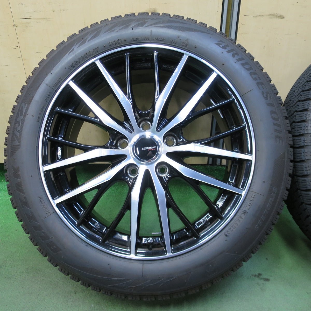 バリ溝！23年！キレイ！9.5分◎スタッドレス 195/60R17 ブリヂストン ブリザック VRX2 Galeria GM01 ガレリア 17インチ PCD114.3/5H◎6080404NGス