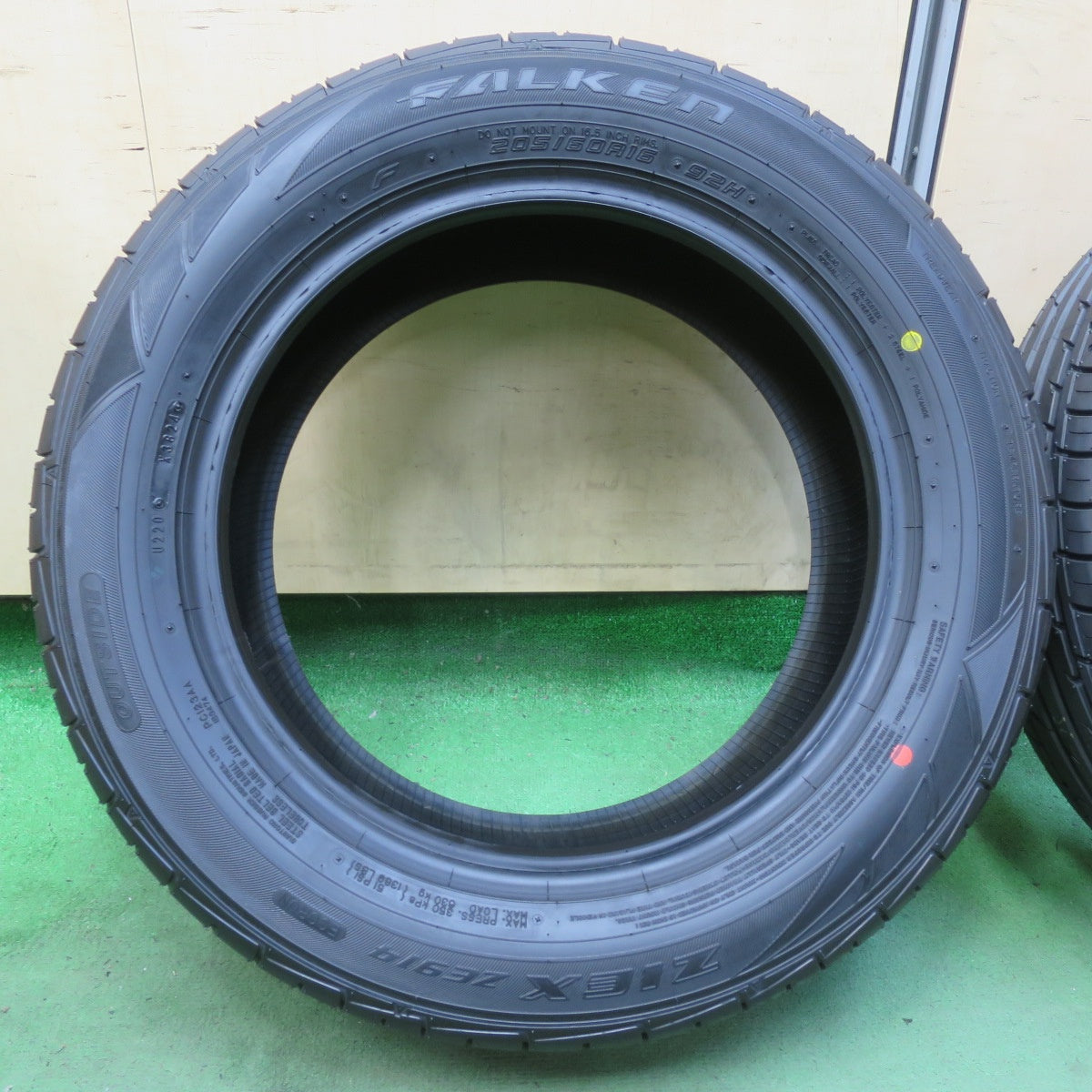 未使用！24年！2本★205/60R16 ファルケン ジークス ZE914 ECORUN タイヤ 16インチ ノア ヴォクシー ステップワゴン 等★5072401イノタ