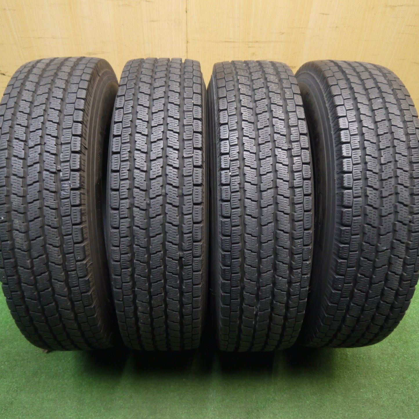 バリ溝！21年！9.5分★スタッドレス 195/80R15 107/105L ヨコハマ アイスガード iG91 タイヤ 15インチ ハイエース キャラバン 等★5121905Hスタ
