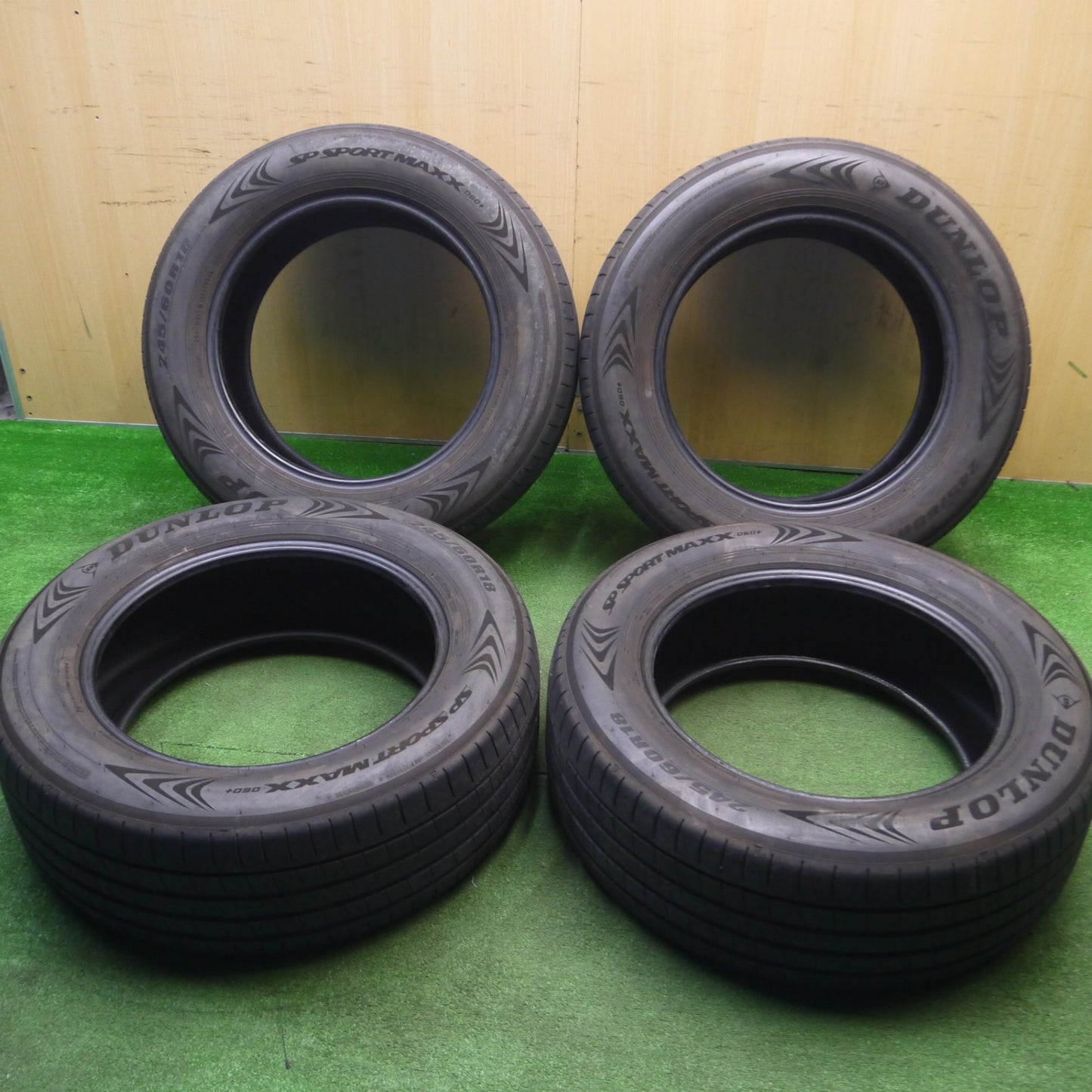 [送料無料] 4本価格！22年★245/60R18 ダンロップ SPスポーツマックス 060+ タイヤ 18インチ ジープ チェロキー フォード エクスプローラー 等★5012401Hノタ