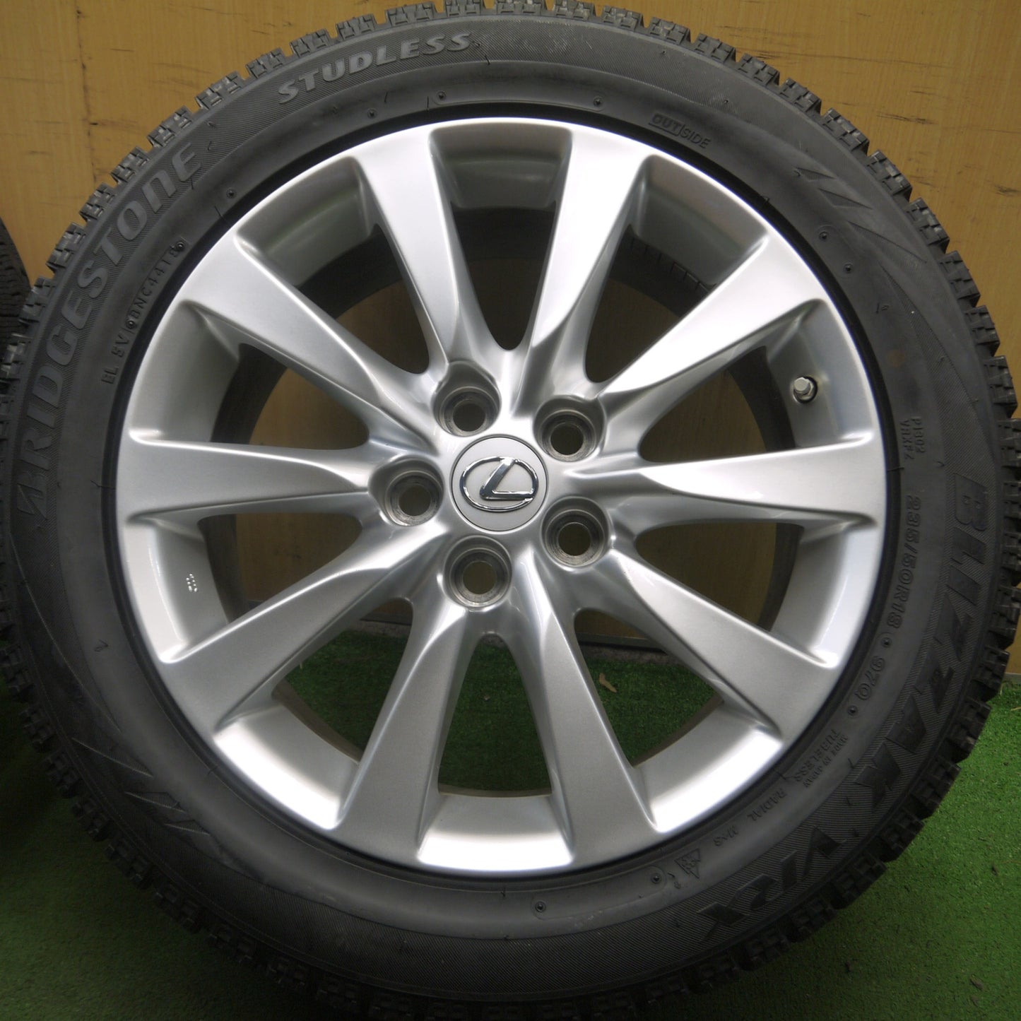 *送料無料* センサー付 バリ溝 綺麗 9.5分以上★レクサス LS460 純正 235/50R18 スタッドレス ブリヂストン ブリザック VRX PCD120/5H★4051712Hス