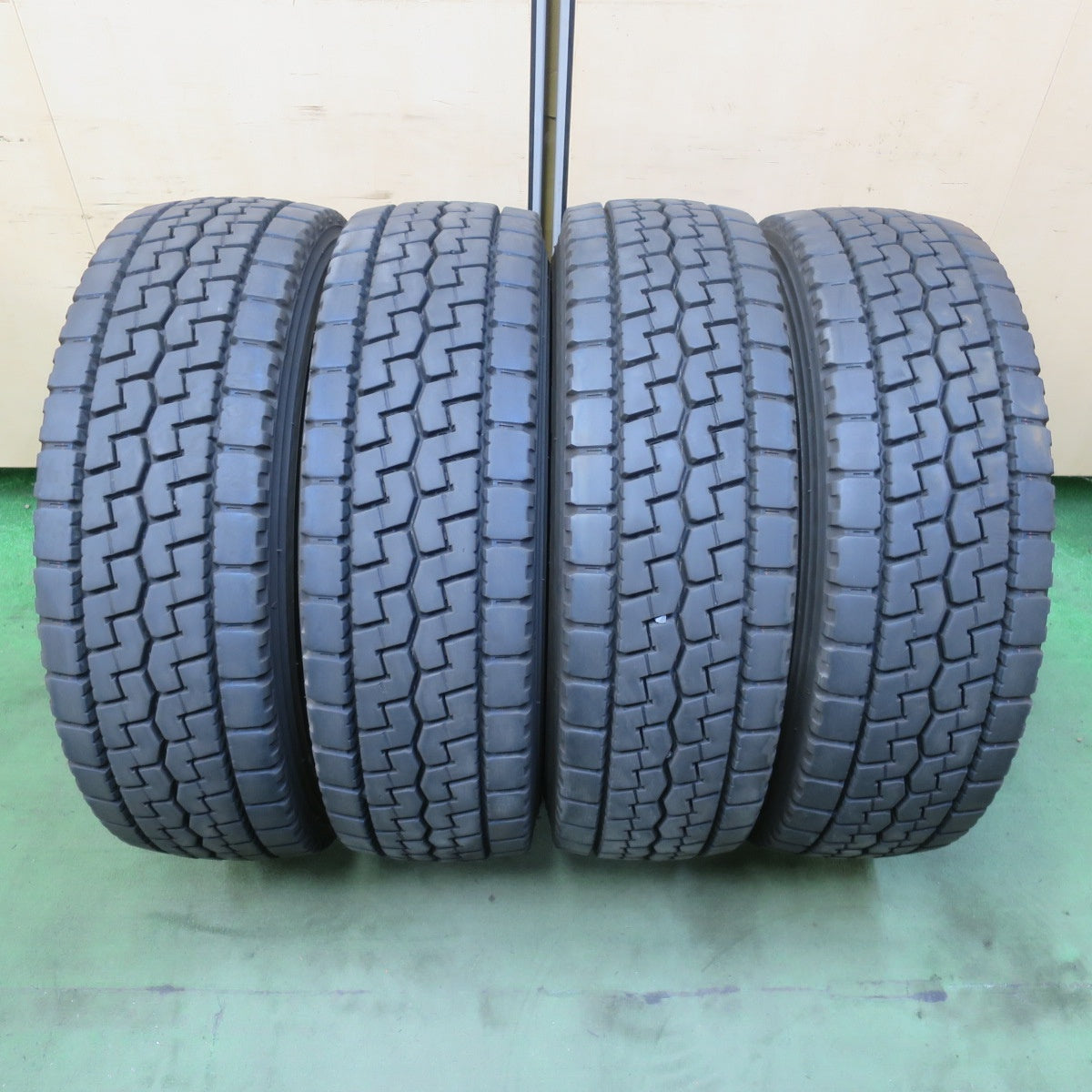 バリ溝！24年！9分★トラック 高荷重 トレーラー 等 タイヤ 235/70R17.5 136/134J トーヨー M626 オールシーズン ミックス 17.5インチ★6072907イスタ
