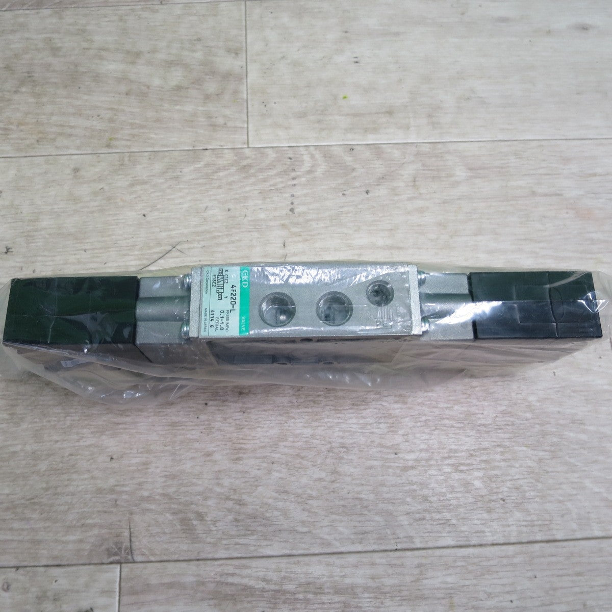 [送料無料] 未使用☆CKD セレックス バルブ 200V 4F220-08-L 4Fシリーズ 空気圧 バルブ パイロット式 5ポート弁 ②☆