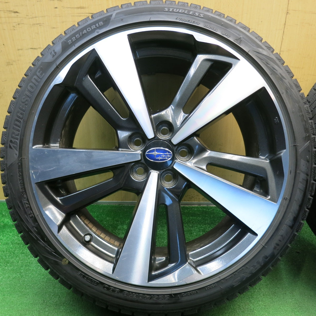 バリ溝！9.5分◎スバル インプレッサ スポーツ 純正 225/40R18 スタッドレス ブリヂストン ブリザック VRX3 18インチ PCD100/5H◎6071903HAス