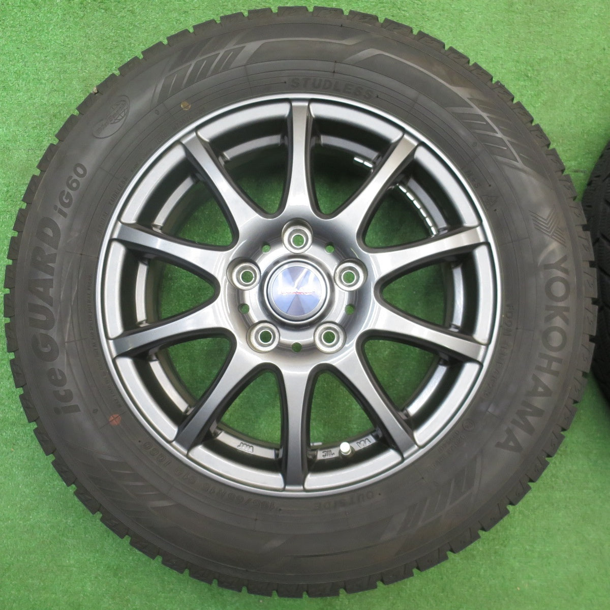 バリ溝！23年！キレイ！9.5分以上★スタッドレス 195/65R15 ヨコハマ アイスガード iG60 VELVA CHARGE ヴェルヴァ 15インチ PCD114.3/5H★5111806NJス