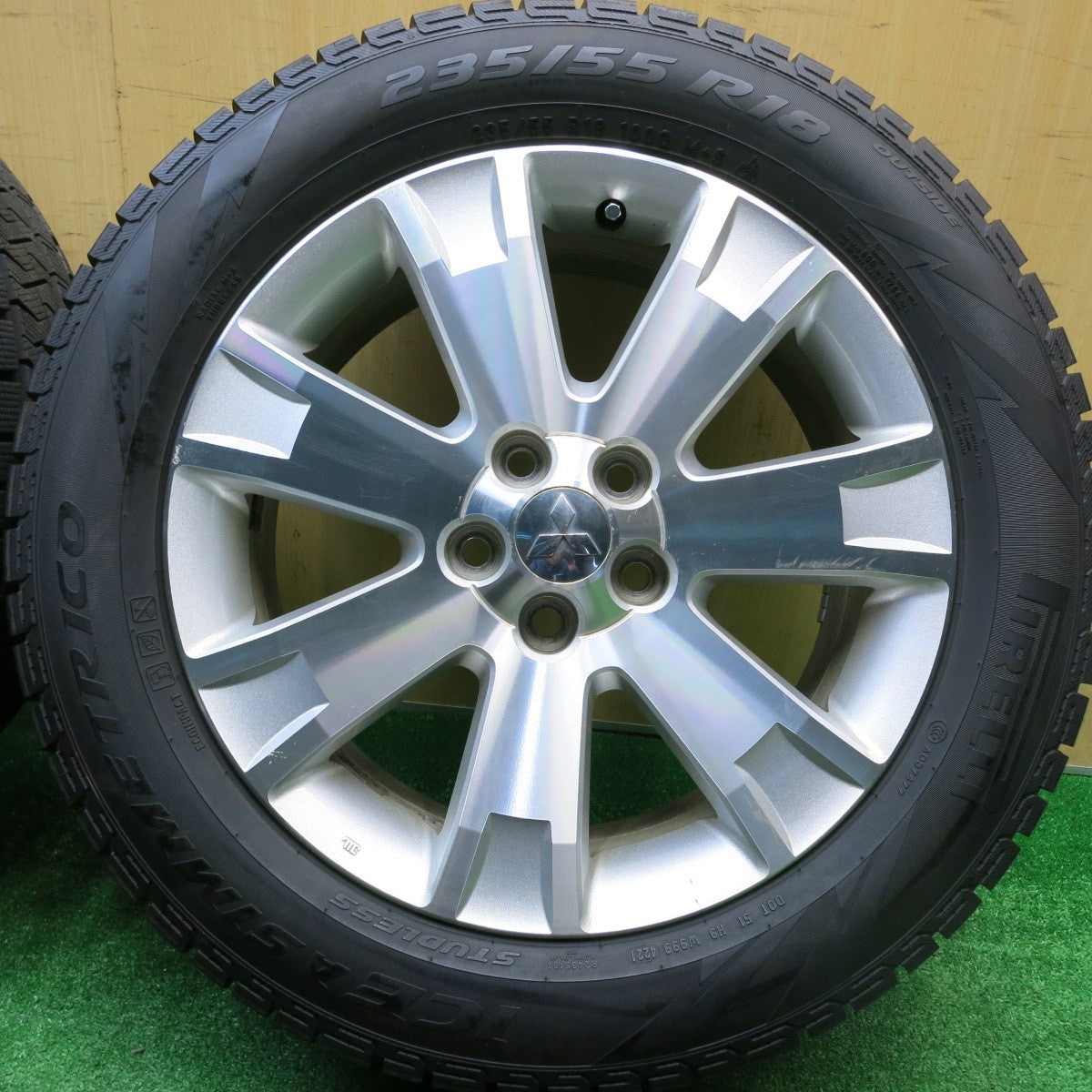 バリ溝！21年！9.5分★三菱 デリカ D:5 純正 235/55R18 スタッドレス ピレリ アイスアシンメトリコ 18インチ D5 PCD114.3/5H★5103001HAス