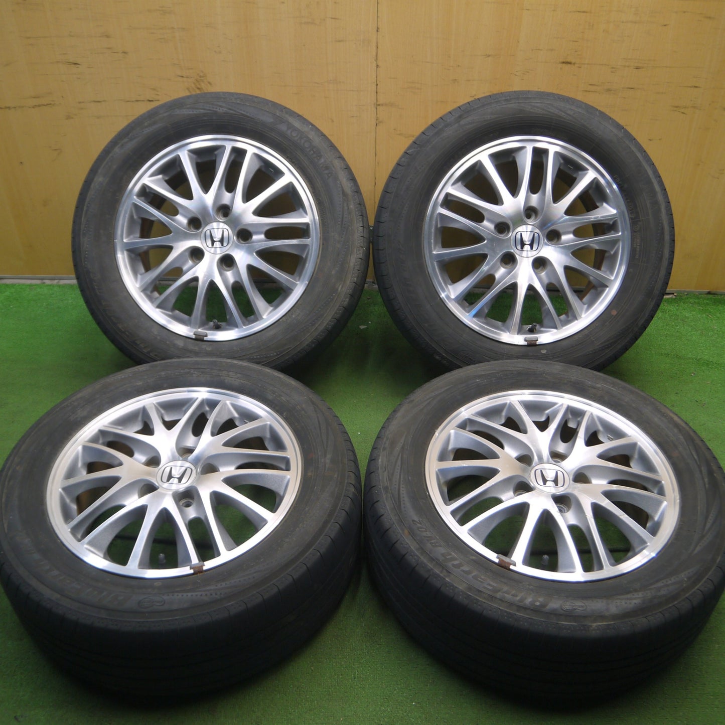 *送料無料* 4本価格★ホンダ オデッセイ 純正 215/60R16 ヨコハマ ブルーアース RV-02 16インチ PCD114.3/5H★4040109Hノ