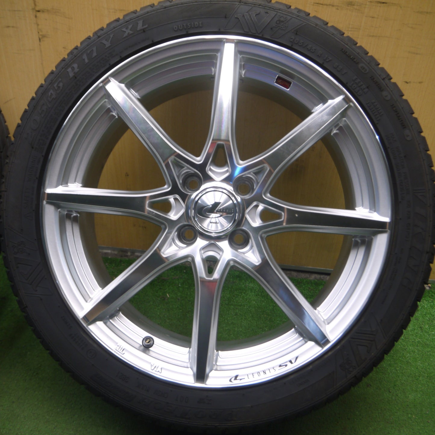 *送料無料* バリ溝！21年！キレイ！9.5分★LEONIS SV weds 205/45R17 バイキング PROTECH NewGen レオニス 17インチ PCD100/4H★4041506Hノ