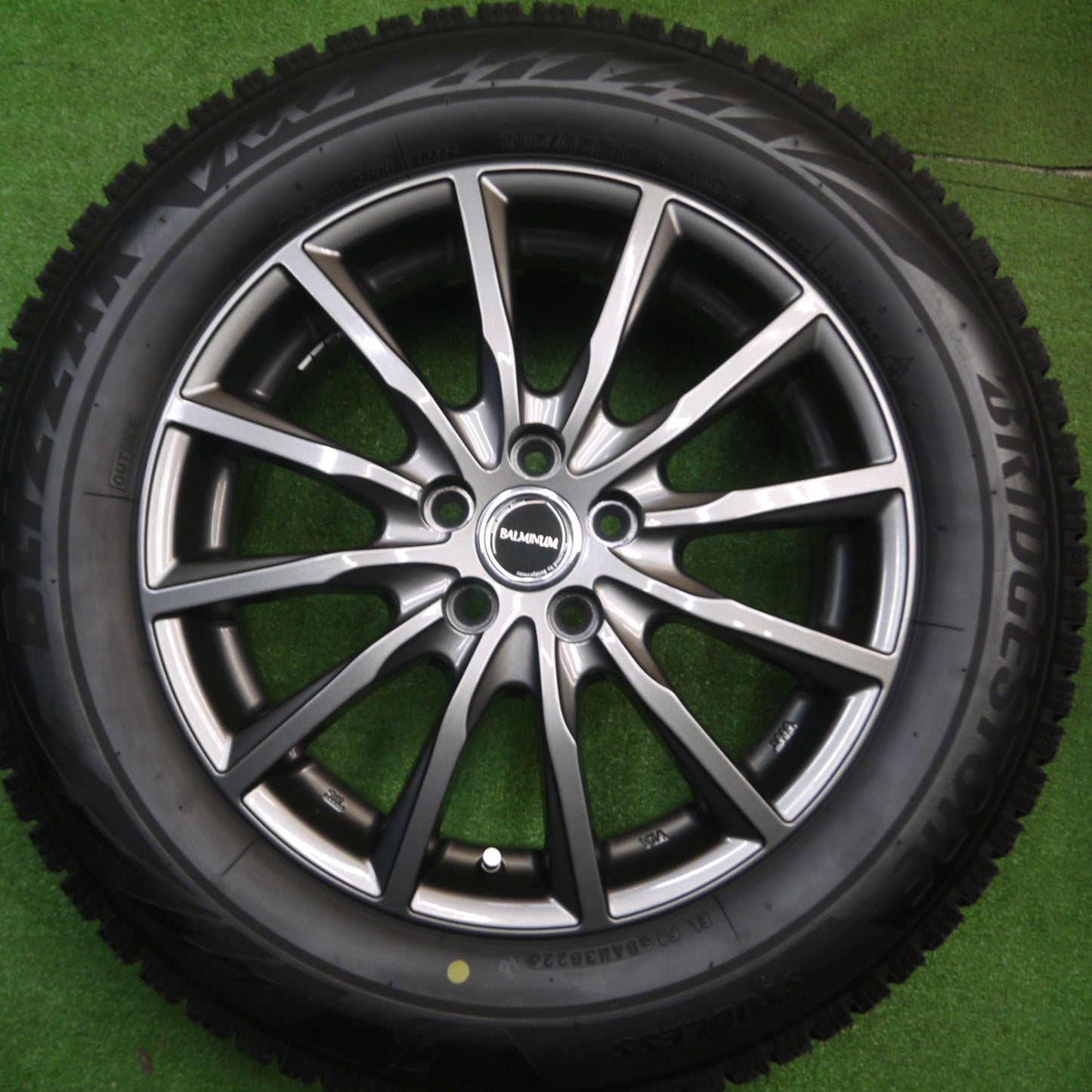[送料無料] 超バリ溝！22年！キレイ！ほぼ10分★ウィッシュ プリウス 等 195/65R16 スタッドレス ブリヂストン ブリザック VRX2 BALMINUM バルミナ 16インチ PCD100/5H★4122312Hス
