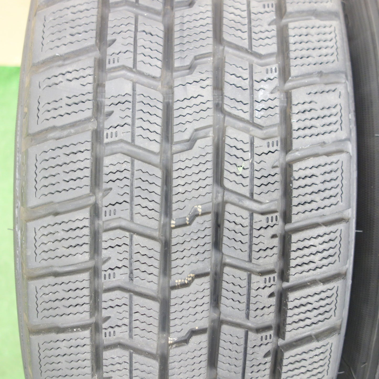 バリ溝！23年！キレイ！9.5分★スタッドレス 215/60R17 グッドイヤー アイスナビ7 JOKER ジョーカー 17インチ PCD114.3/5H★6031402KTス