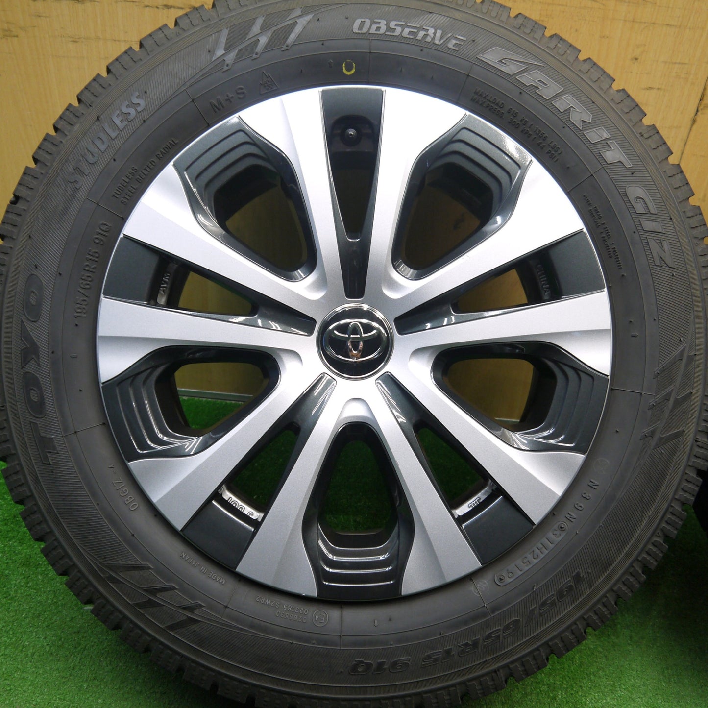 [送料無料] バリ溝！キレイ！9.5分★トヨタ 50系 プリウス 純正 195/65R15 スタッドレス トーヨー オブザーブ ガリット GIZ 15インチ PCD100/5H★5031803Hス