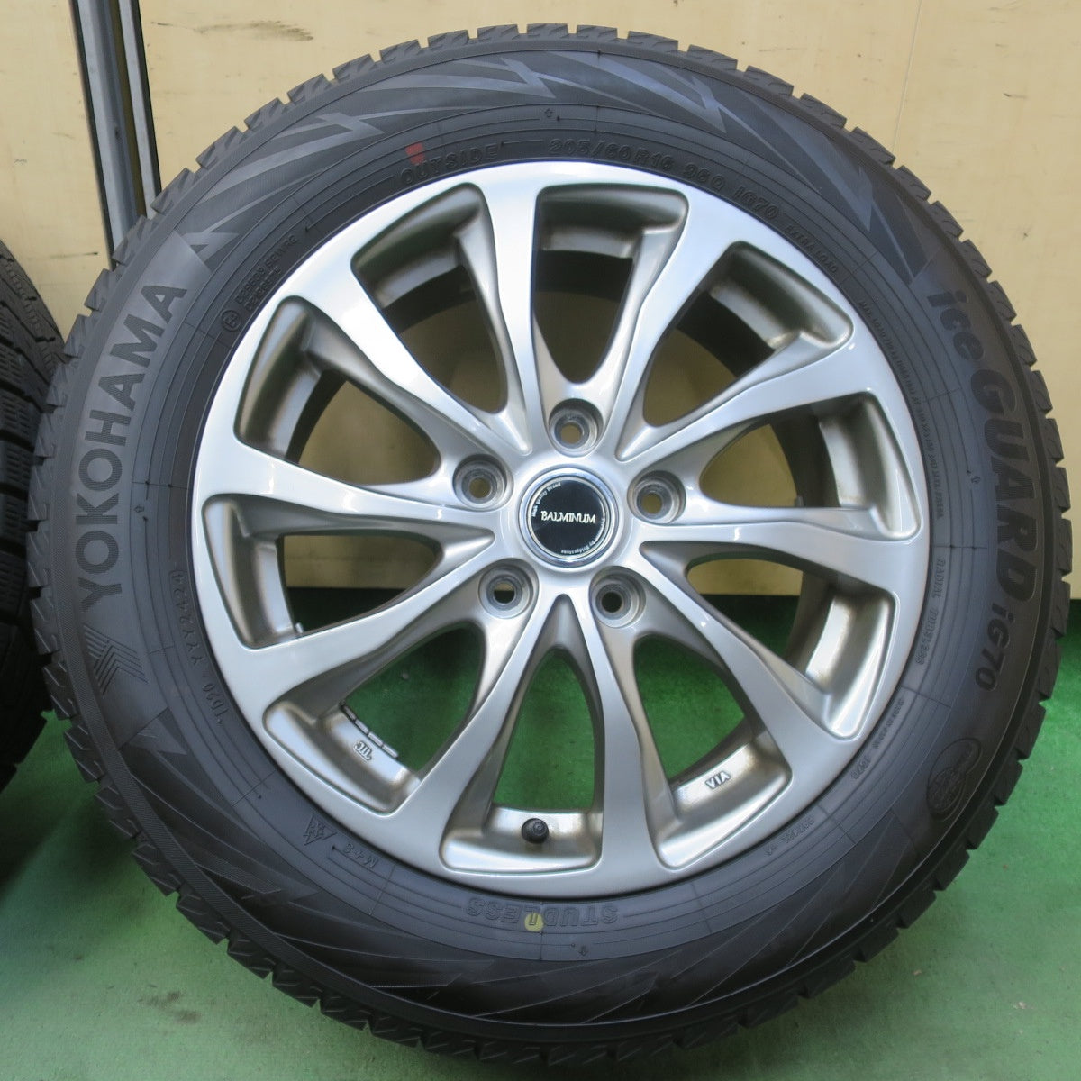 ほぼ未使用！24年◎スタッドレス 205/60R16 ヨコハマ アイスガード iG70 BALMINUM TR10 バルミナ 16インチ PCD114.3/5H◎6081603イス