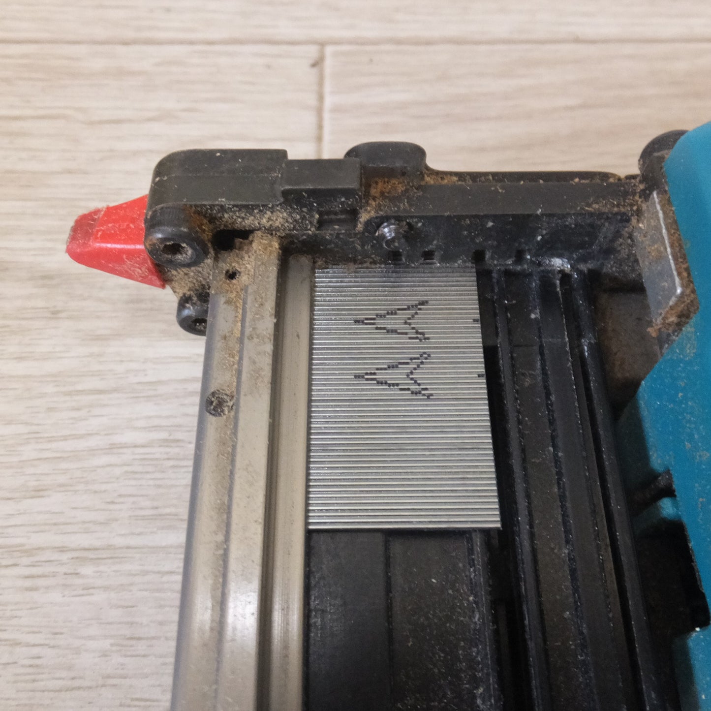 [送料無料] ★マキタ makita 充電式ピンタッカ PT353D 18V 本体のみ★