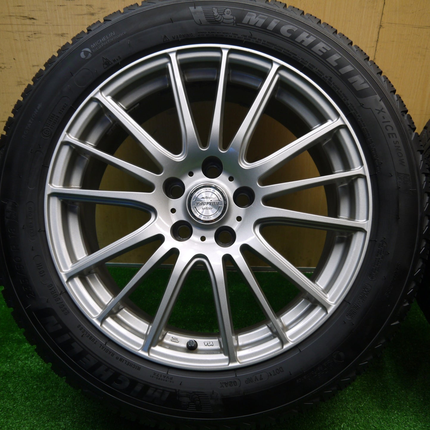 バリ溝！8.5分★スタッドレス 235/50R18 ミシュラン X-ICE SNOW ravrion selzer ラブリオン 18インチ PCD114.3/5H★5102101Hス