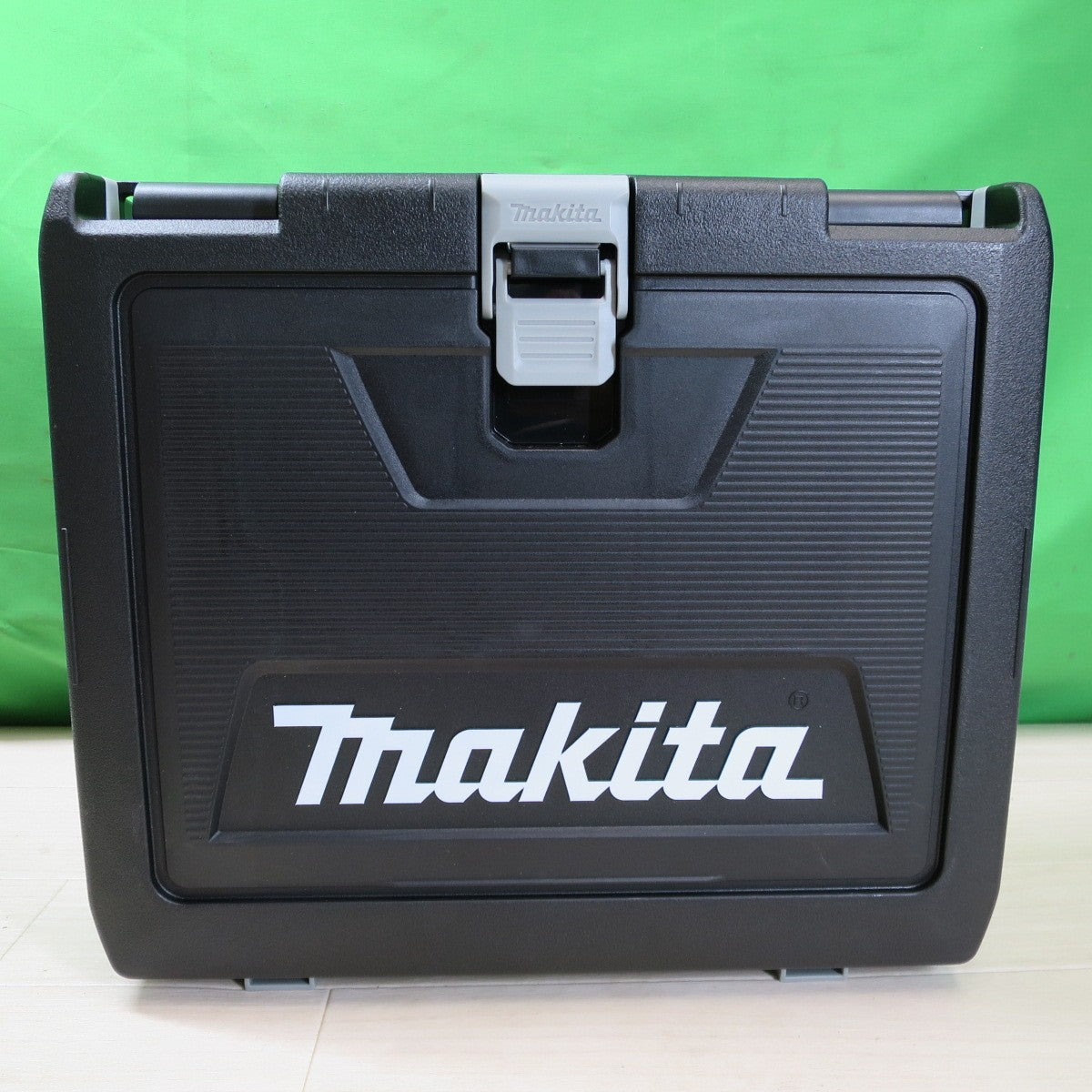 [送料無料] 未使用！バッテリー2個☆マキタ 充電式 インパクトドライバ TD173DGXAB 電動 工具 18V makita バッテリー BL1860B 充電器 DC18RF☆