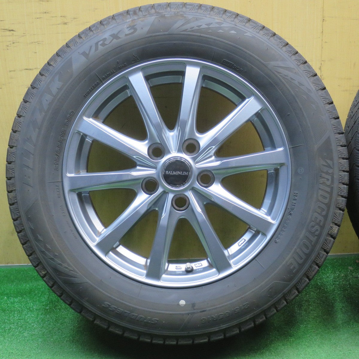 バリ溝！25年！キレイ！8.5分★スタッドレス 215/65R16 ブリヂストン ブリザック VRX3 BALMINUM LS10 バルミナ 16インチ PCD114.3/5H★6033104NJス