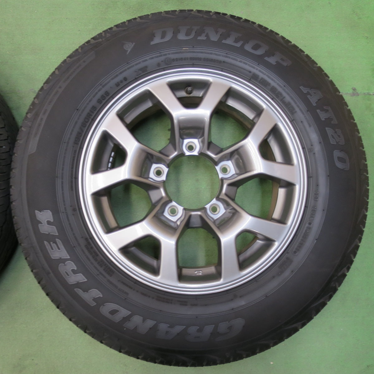 キレイ！23年★スズキ ジムニー シエラ 純正 195/80R15 ダンロップ AT20 グラントレック 15インチ PCD139.7/5H★5111208イノ