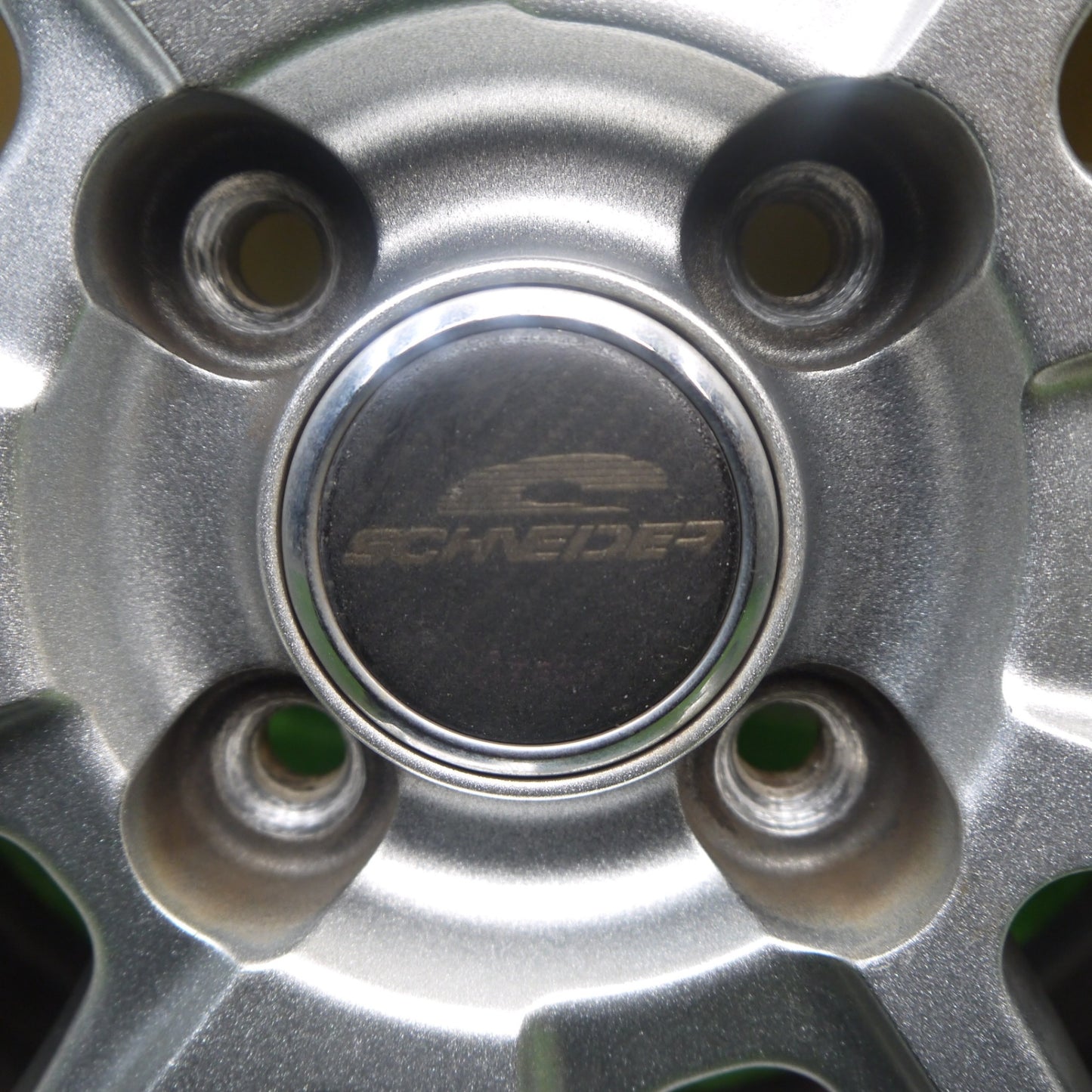 バリ溝！24年！キレイ！9.5分★スタッドレス 185/60R15 ヨコハマ アイスガード iG60 SCHNEIDER シュナイダー 15インチ PCD100/4H★6022507Hス