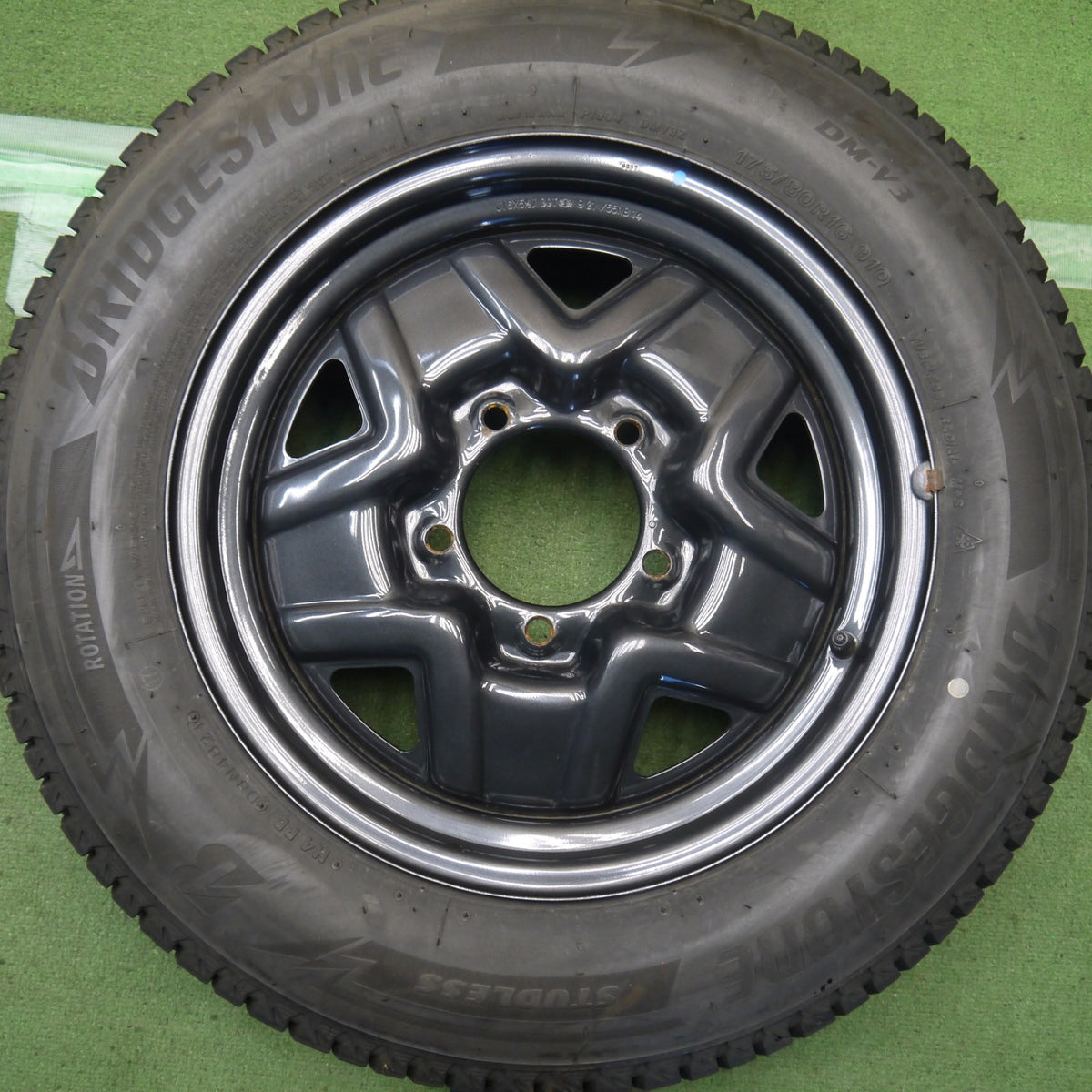 キレイ◎スズキ JB64 W ジムニー 純正 スチール 175/80R16 スタッドレス ブリヂストン ブリザック DM-V3 16インチ PCD139.7/5H◎6091406Hス