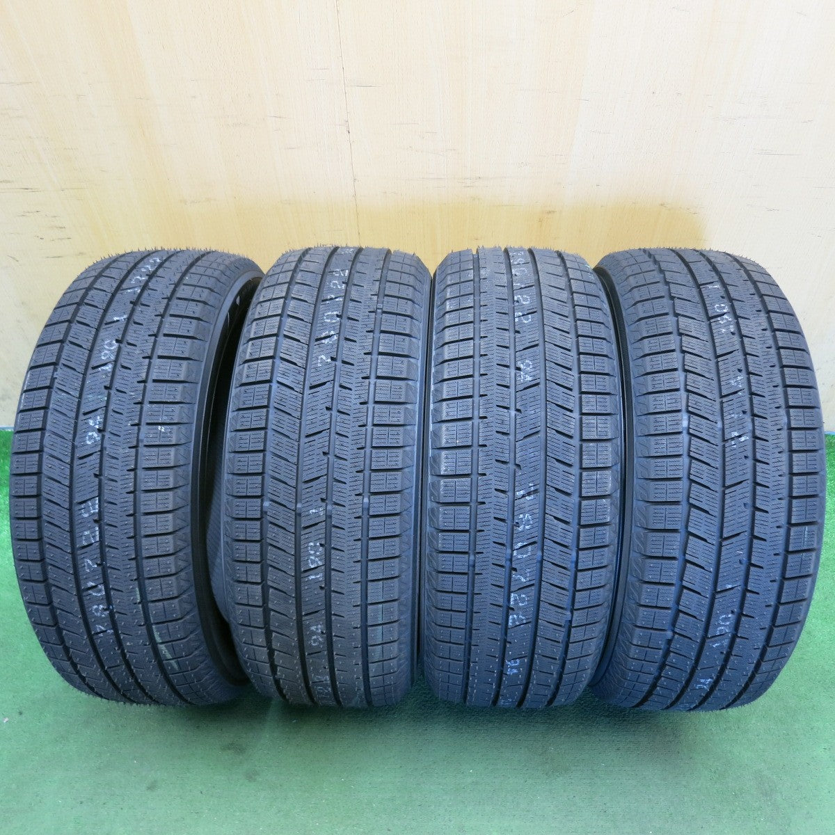 未使用！25年◎スタッドレス 205/55R17 ヨコハマ アイスガード iG80 E+ タイヤ 17インチ ノア ヴォクシー エスクァイア 等◎6081402HAスタ