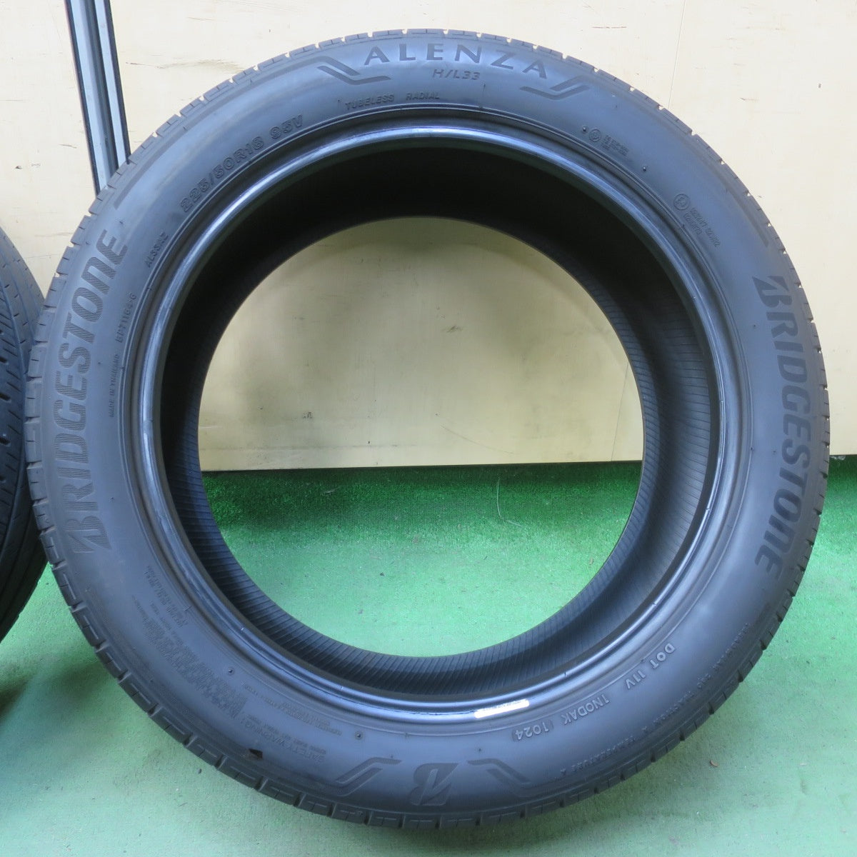 バリ溝！24年！9.5分★225/50R18 ブリヂストン アレンザ H/L 33 タイヤ 18インチ ALENZA CH-R ヴェゼル オデッセイ カローラクロス 等★6052306イノタ