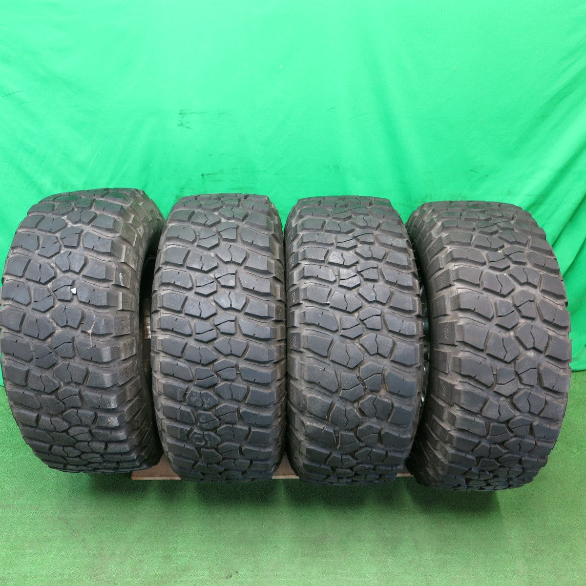 *送料無料* バリ溝！キレイ！9分★WORK PITNEY Deerfield 33×12.50R15 BFグッドリッチ Mud-Terrain T/A KM2 ホワイトレター ワーク PCD139.7/6H★4051701ナノ