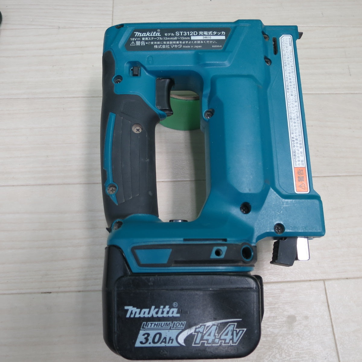 [送料無料] バッテリー3個！キレイ☆マキタ 充電式 タッカ ST312D 電動 工具 タッカー 18V 充電器 DC18RC makita☆