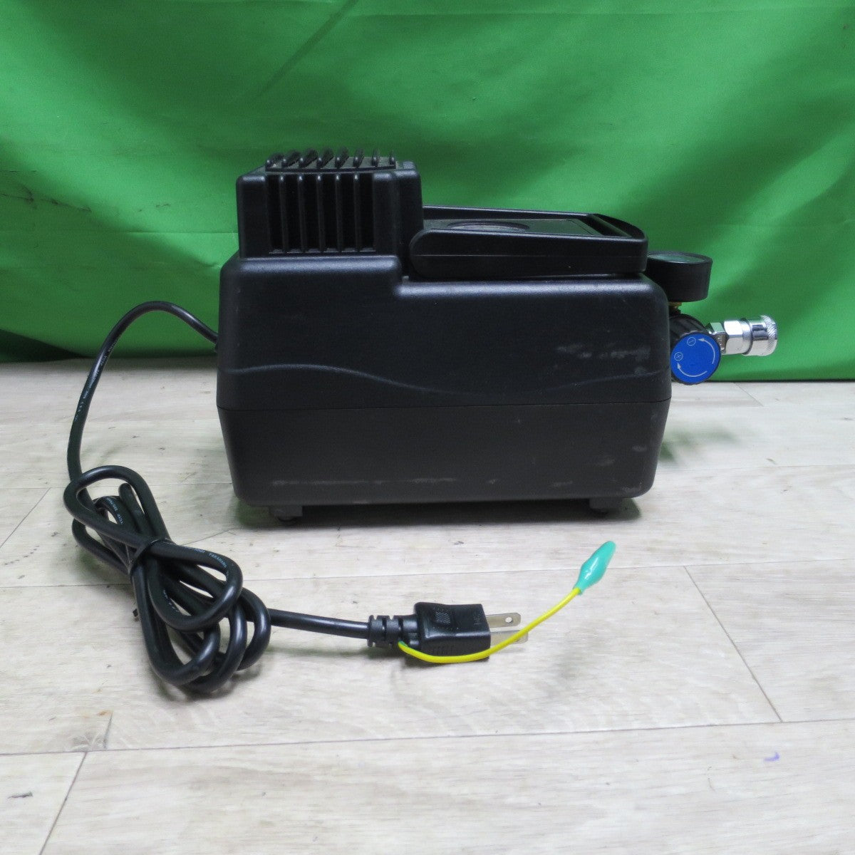 [送料無料] キレイ☆三共コーポレーション オイルレス エアー コンプレッサー 屋内用 100V HMAC-50 エアー スプレー ガン SK11 ホース付き セット☆