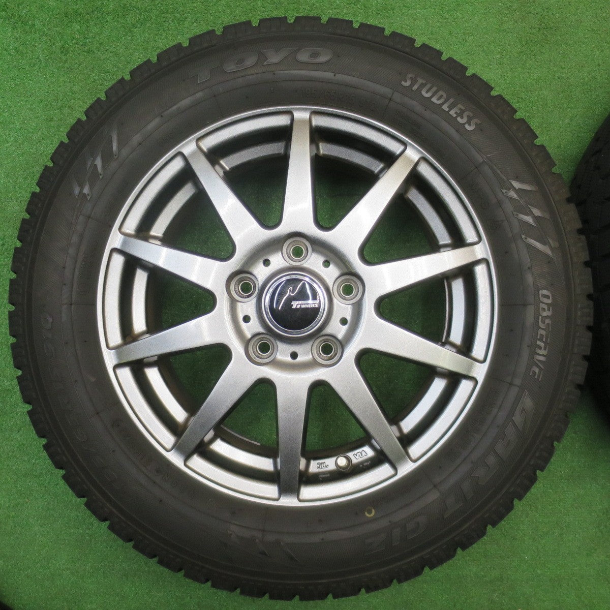 バリ溝！22年！キレイ！9.5分★スタッドレス 195/65R15 トーヨー オブザーブ ガリット GIZ Ti WHEELS 15インチ PCD114.3/5H★5111902NJス
