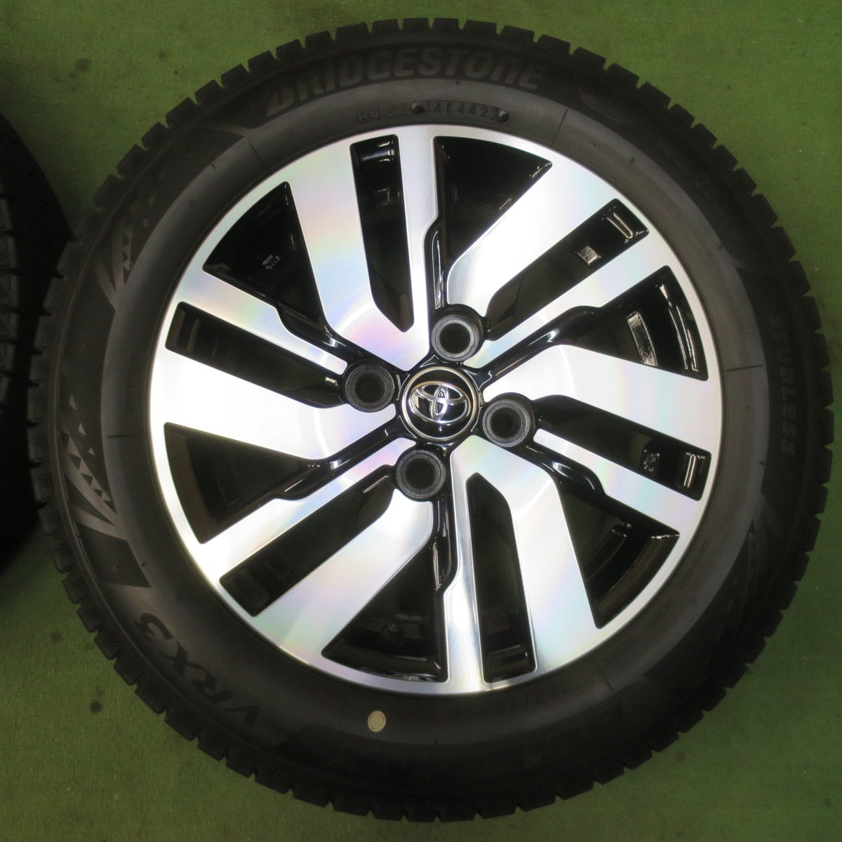 バリ溝！22年！キレイ！ほぼ10分★トヨタ タンク ルーミー 純正 165/65R14 スタッドレス ブリヂストン ブリザック VRX3 14インチ PCD100/4H★6012806イス