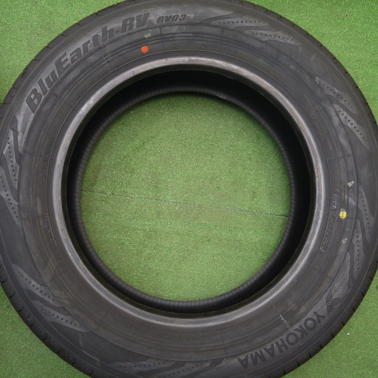 未使用！22年★205/65R16 ヨコハマ BluEarth-RV RV03 ブルーアース タイヤ 16インチ カムリ ヤリスクロス セレナ エスティマ 等★6010508Hノタ