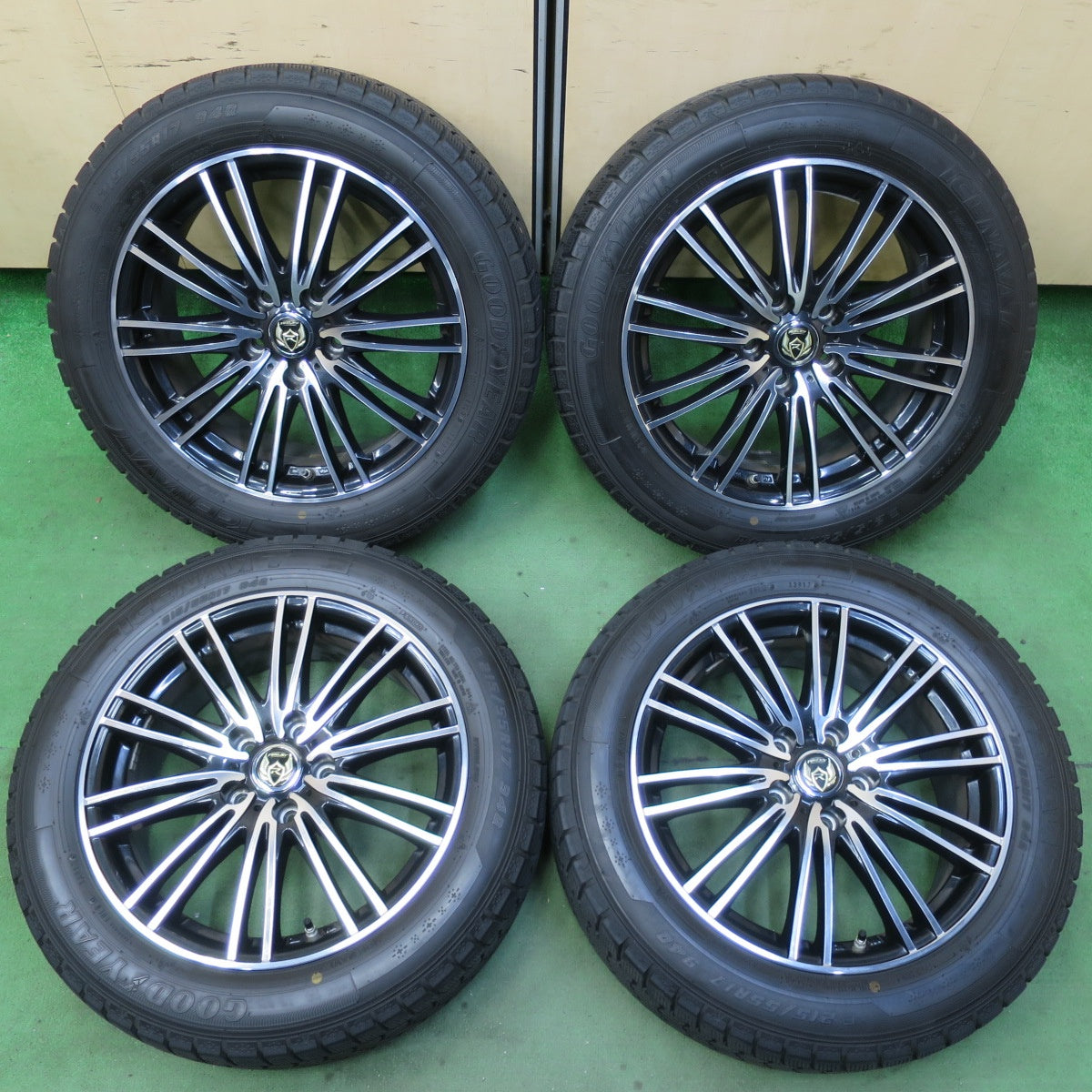 バリ溝！キレイ！8.5分★スタッドレス 215/55R17 グッドイヤー アイスナビ7 RiZLEY ライツレー 17インチ PCD114.3/5H★5070201イス