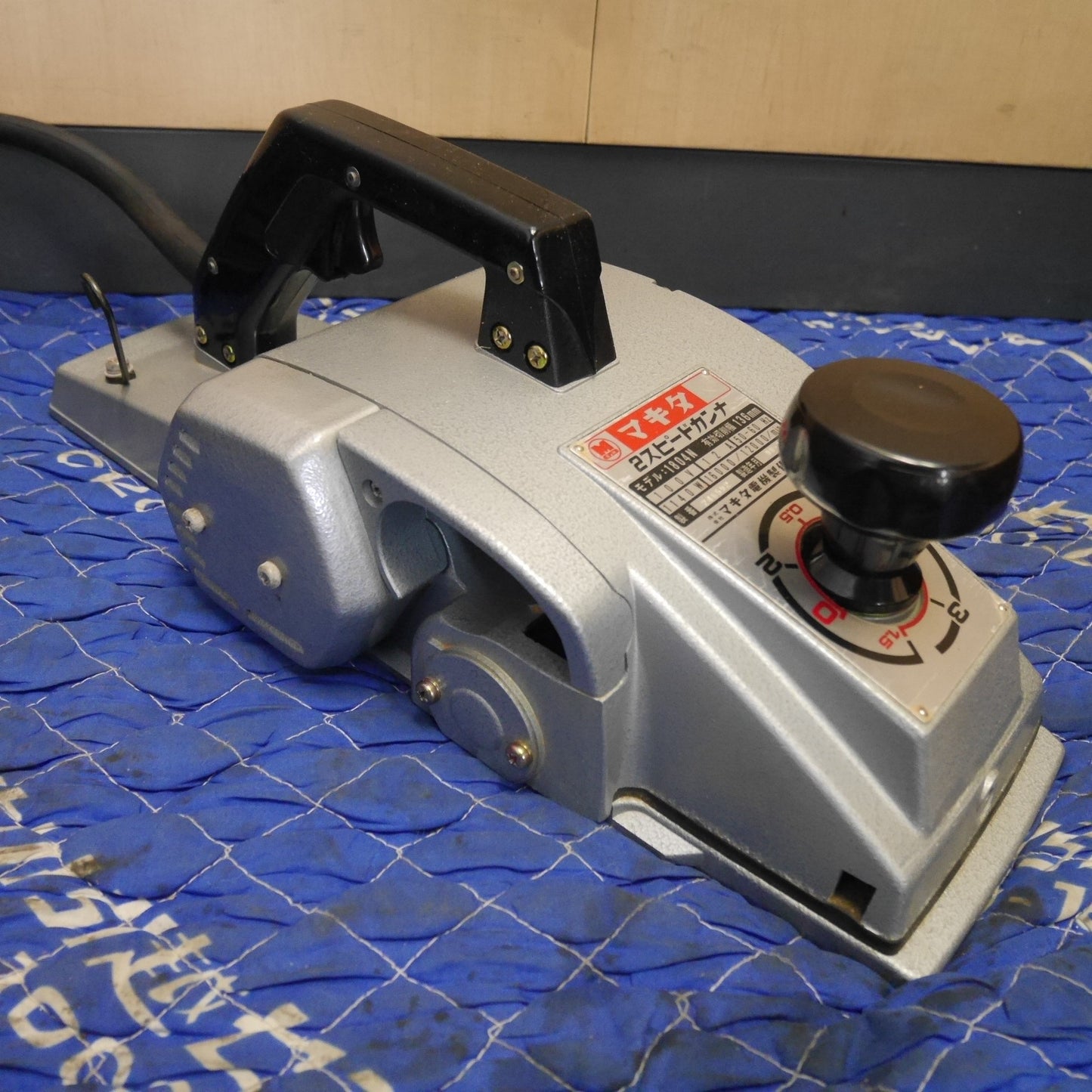 [送料無料] 付属品付き☆マキタ 136mm 2スピード カンナ 1804N 電動 工具 電気 かんな コード式 DIY 研摩 研磨 機 切削 Makita☆