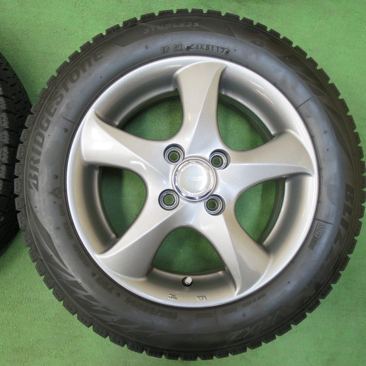 キレイ★スタッドレス 165/65R14 ブリヂストン ブリザック VRX2 TOPRUN トップラン 14インチ PCD100/4H★5012408イス