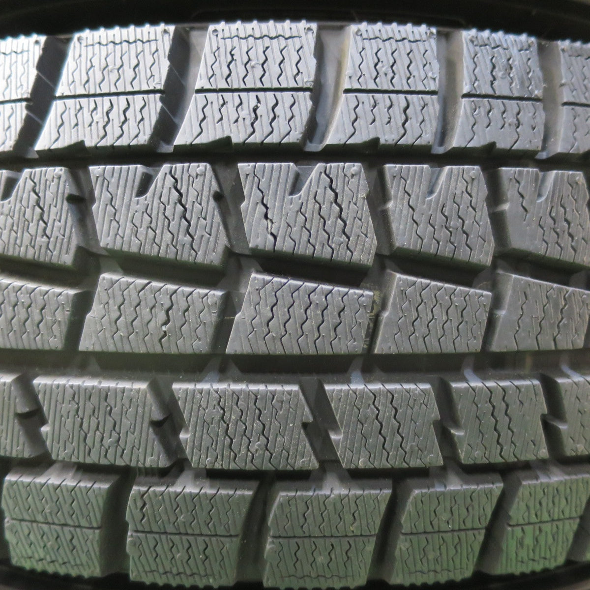 [送料無料] バリ溝！キレイ！ほぼ10分★スタッドレス 185/70R14 ダンロップ ウインターマックス WM01 Mistiere ミスティーレ 14インチ PCD100/4H★5021503イス