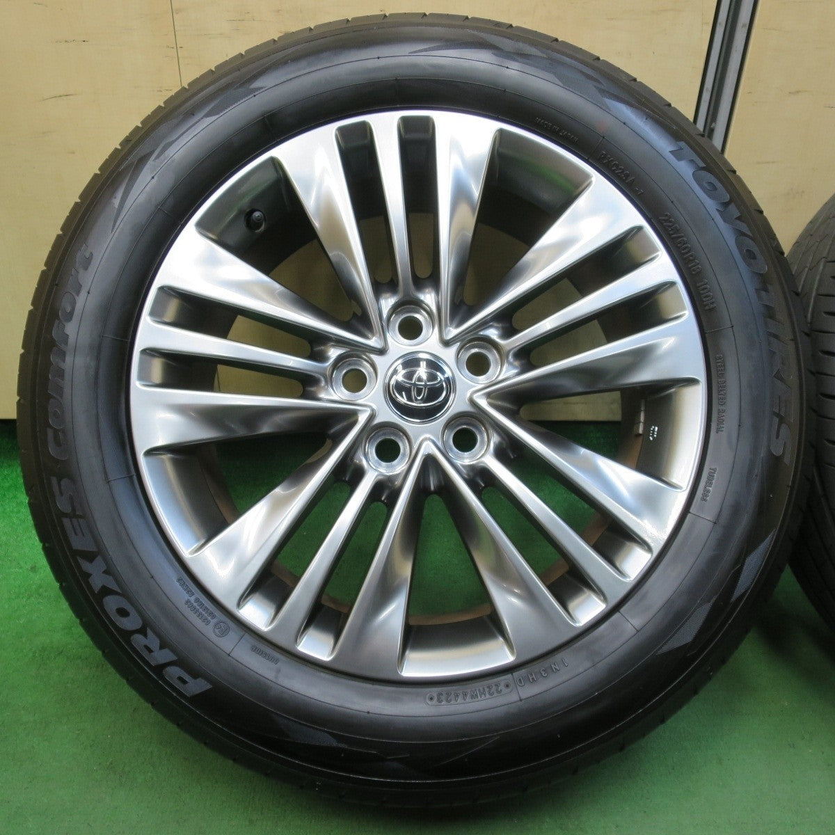 ほぼ新車外し★トヨタ 40 アルファード Zグレード 純正 225/60R18 トーヨー PROXES comfort PCD120/5H★5013110イノ