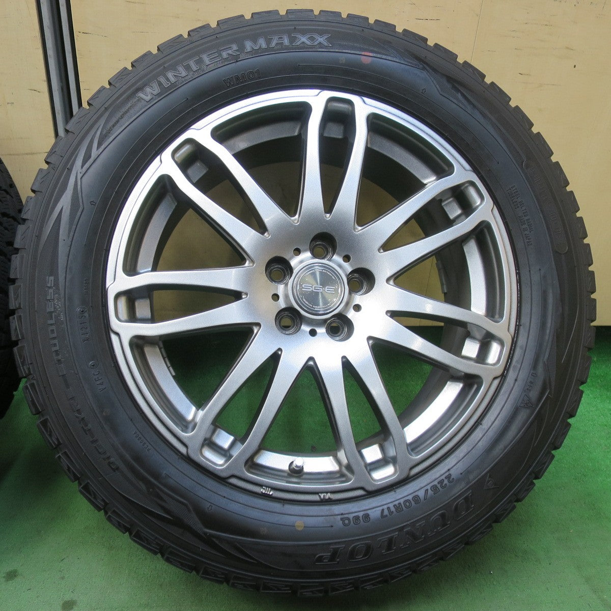 バリ溝！9分★フォレスター 等 225/60R17 スタッドレス ダンロップ ウインターマックス WM01 SG-E 社外 アルミ 17インチ PCD100/5H★5123011イス