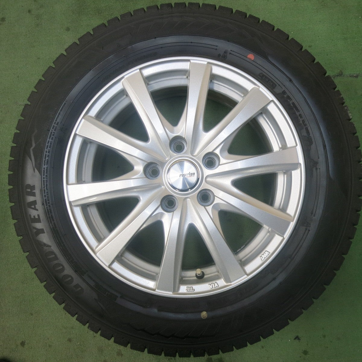 バリ溝！23年！キレイ！9.5分★スタッドレス 205/65R16 グッドイヤー アイスナビ8 ravrion RS01 ラブリオン 16インチ PCD114.3/5H★6012601SKス