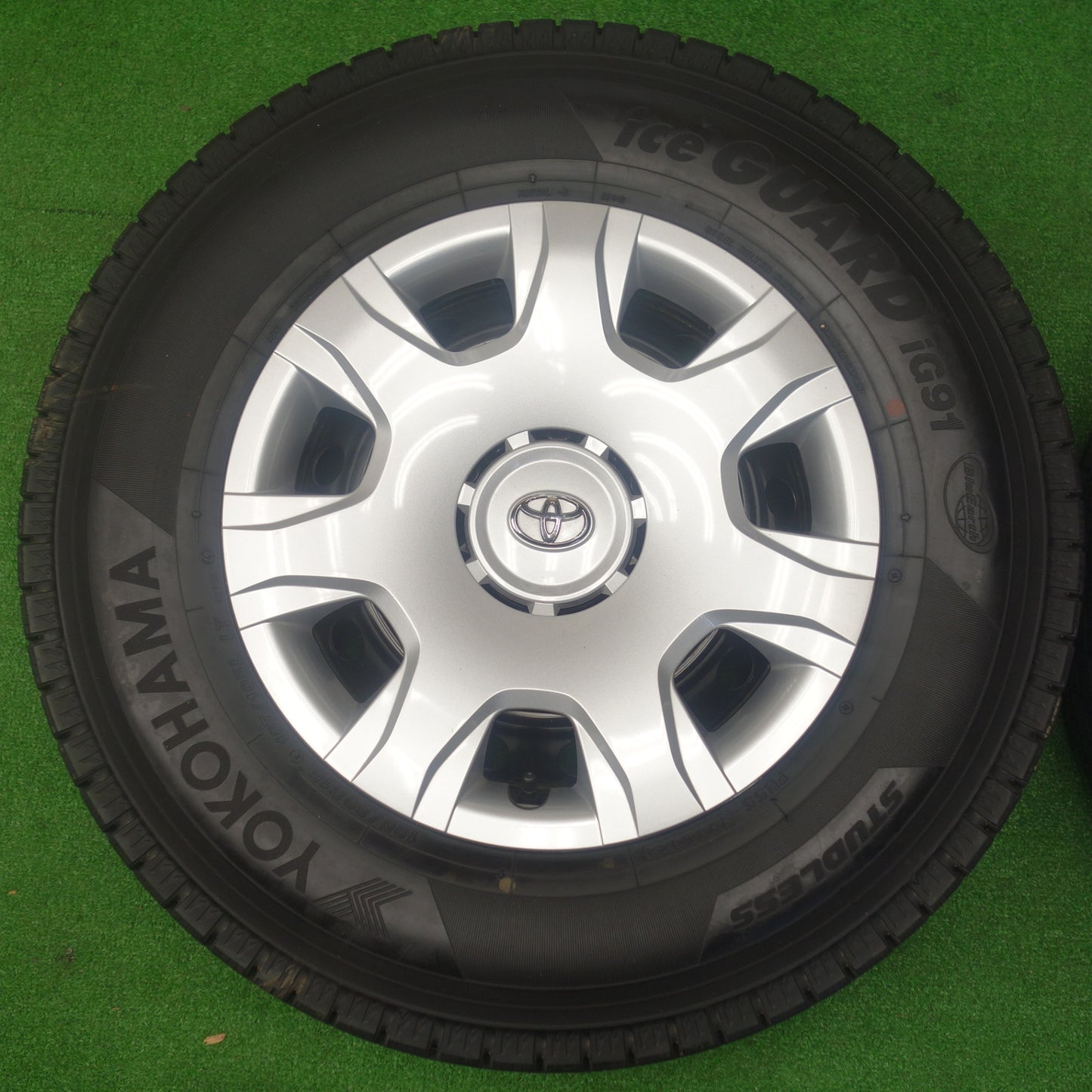 バリ溝！22年！キレイ！ほぼ10分★トヨタ 200系 ハイエース 純正 スチール 195/80R15 107/105L スタッドレス ヨコハマ アイスガード iG91 15インチ PCD139.7/6H★6011503KTス